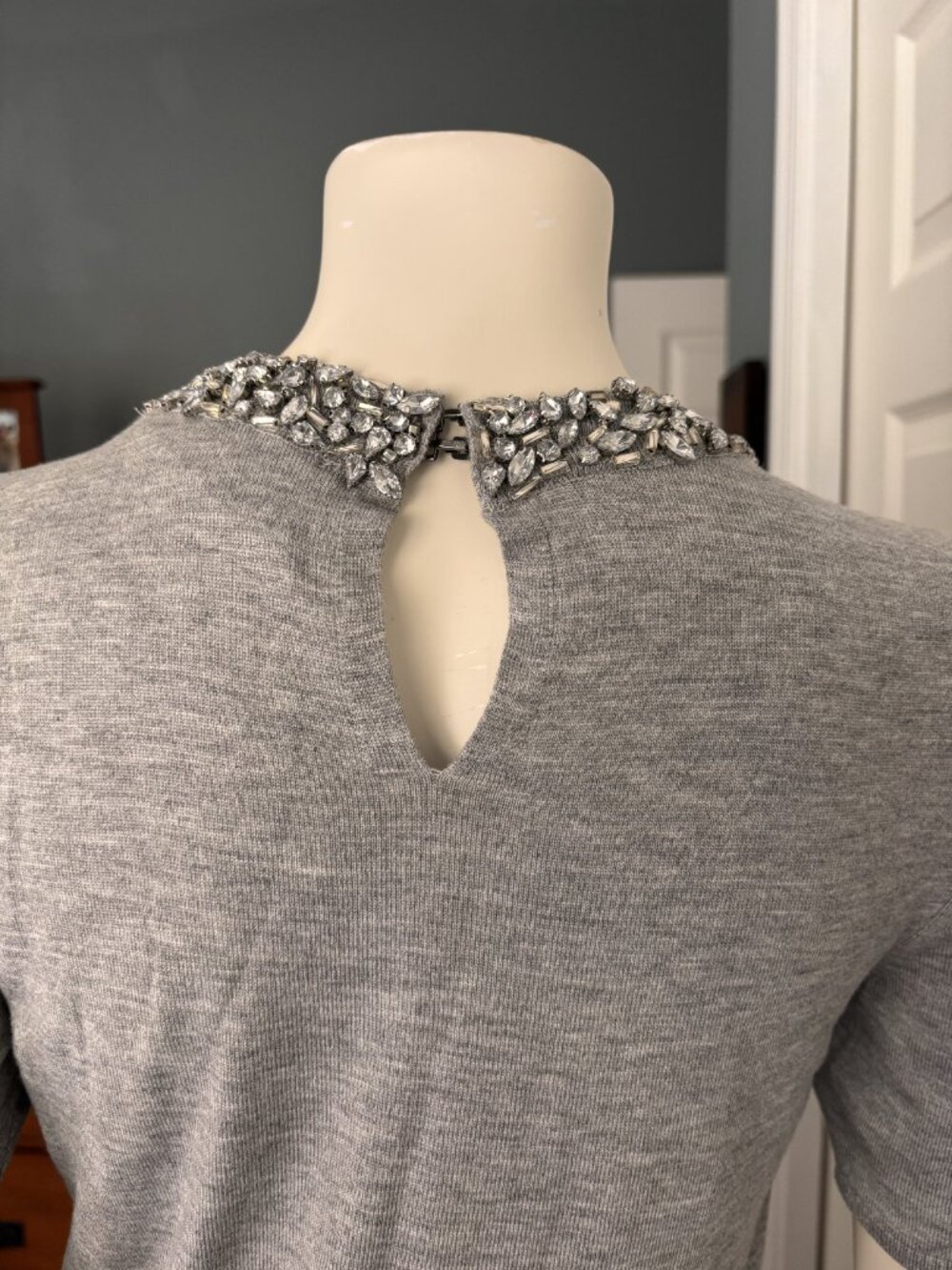 THEO Vegan Cashmere Gray Embellished Neck Knit Top Small - Picture 4 of 6